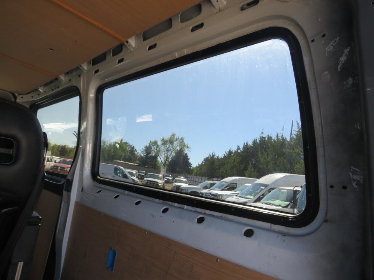 Used 2010 Freightliner Sprinter 2500 RWD image 33