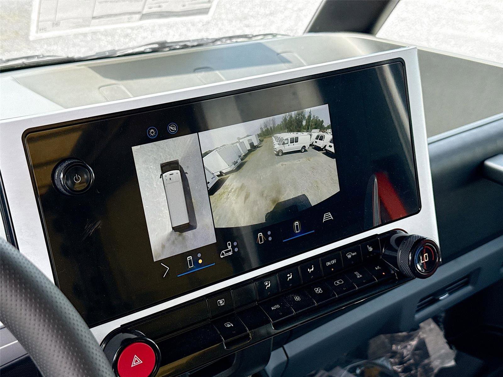 New 2025 Chevrolet Brightdrop 600 w/ Power Door Package AWD/4WD image 13