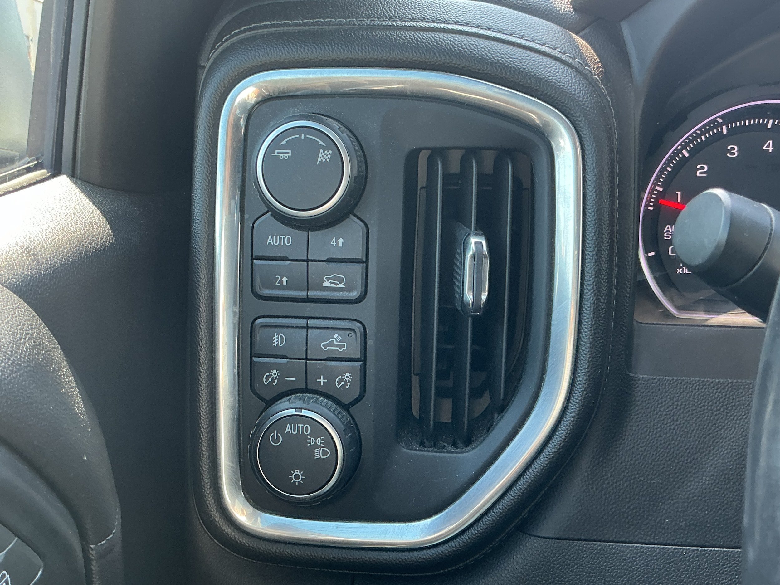 Certified 2019 Chevrolet Silverado 1500 RST w/ All-Star Edition AWD/4WD image 9