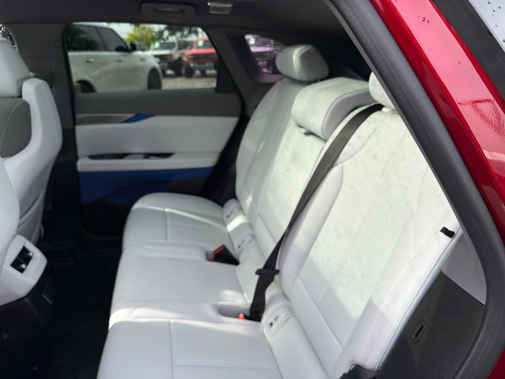 Certified 2025 Cadillac Optiq Sport 1 w/ LPO, Floor Liner Package AWD/4WD image 37