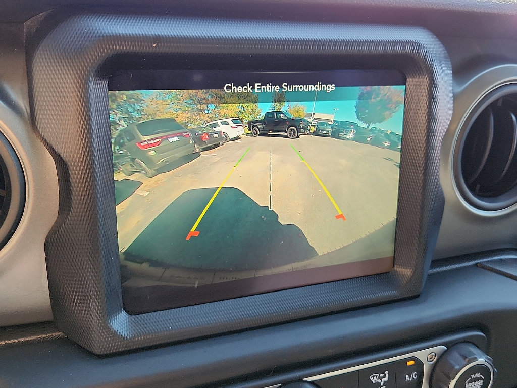 Used 2023 Jeep Wrangler Unlimited w/ Cold Weather Group AWD/4WD image 18