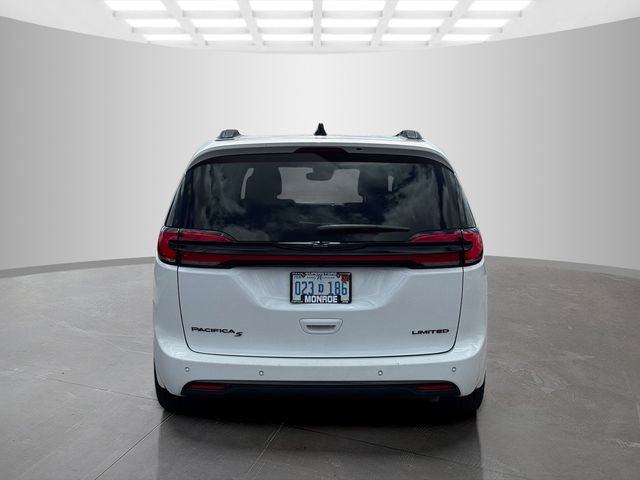 Certified 2025 Chrysler Pacifica Limited FWD image 6