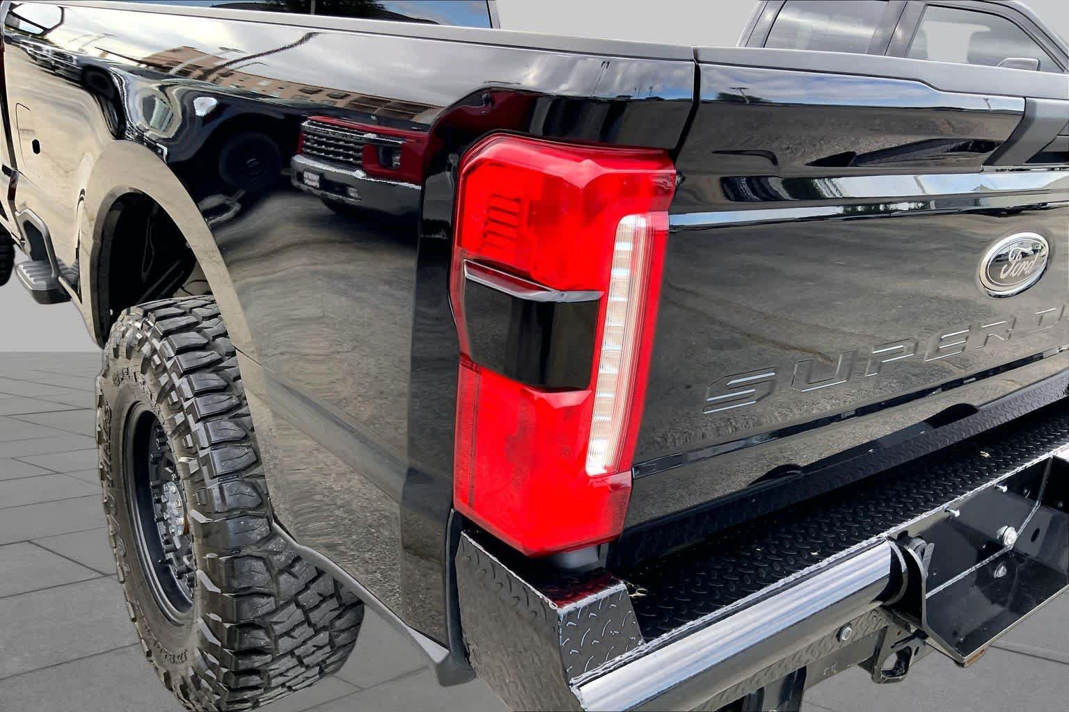 Used 2023 Ford F350 XLT w/ 360-Degree Camera Package AWD/4WD image 21