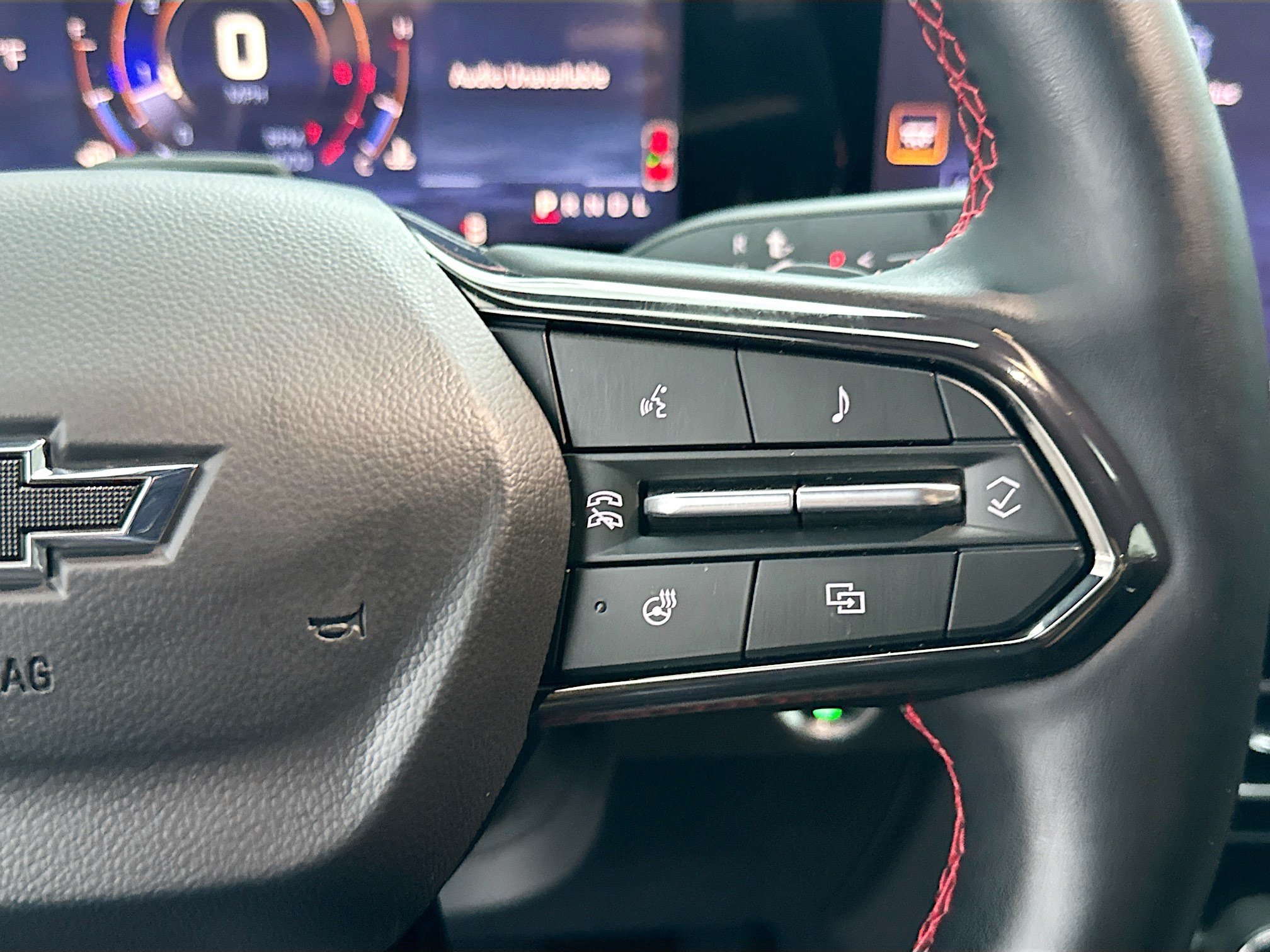 Used 2026 Chevrolet Traverse RS FWD image 40