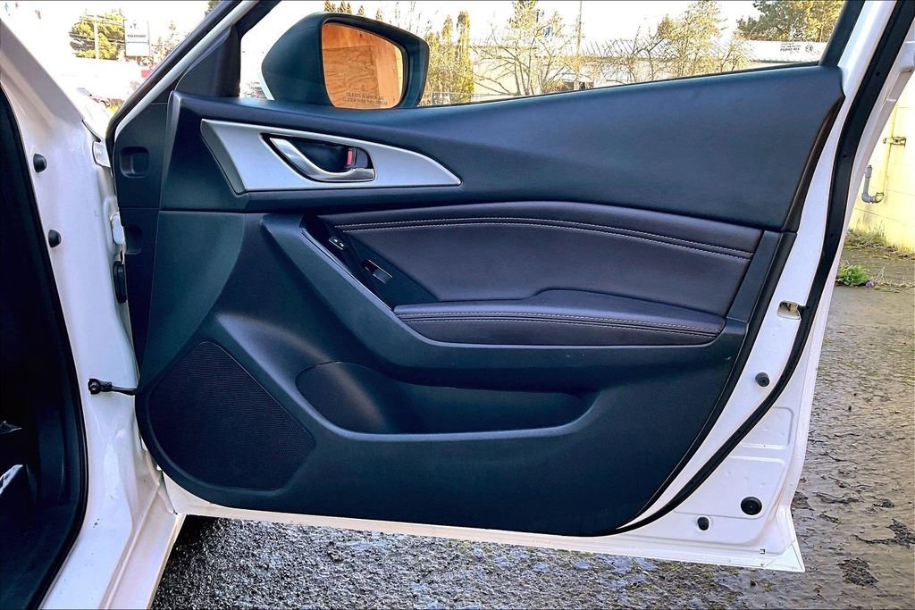 Used 2018 MAZDA MAZDA3 Touring image 24
