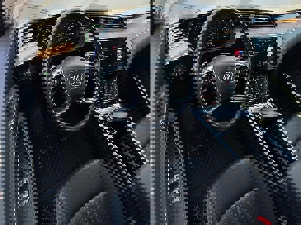 Used 2019 Audi e-tron Premium Plus image 25