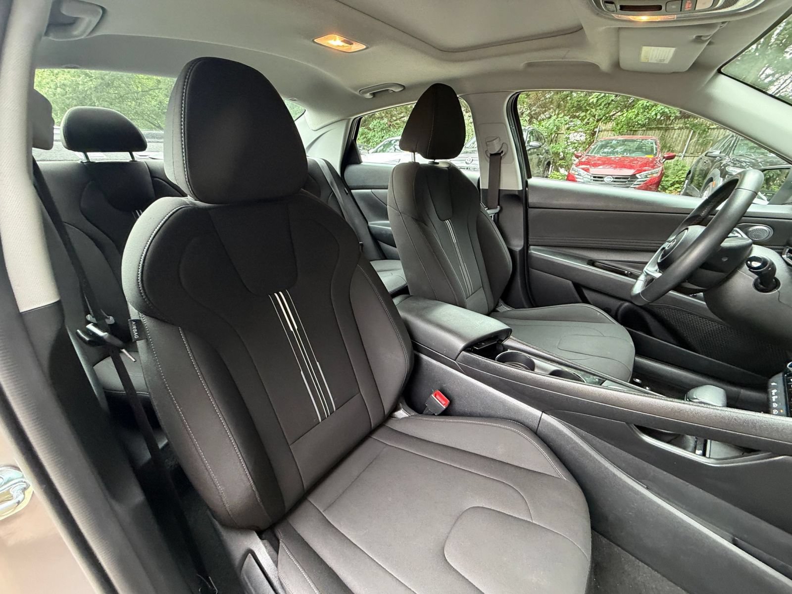 Used 2025 Hyundai Elantra SEL FWD image 31