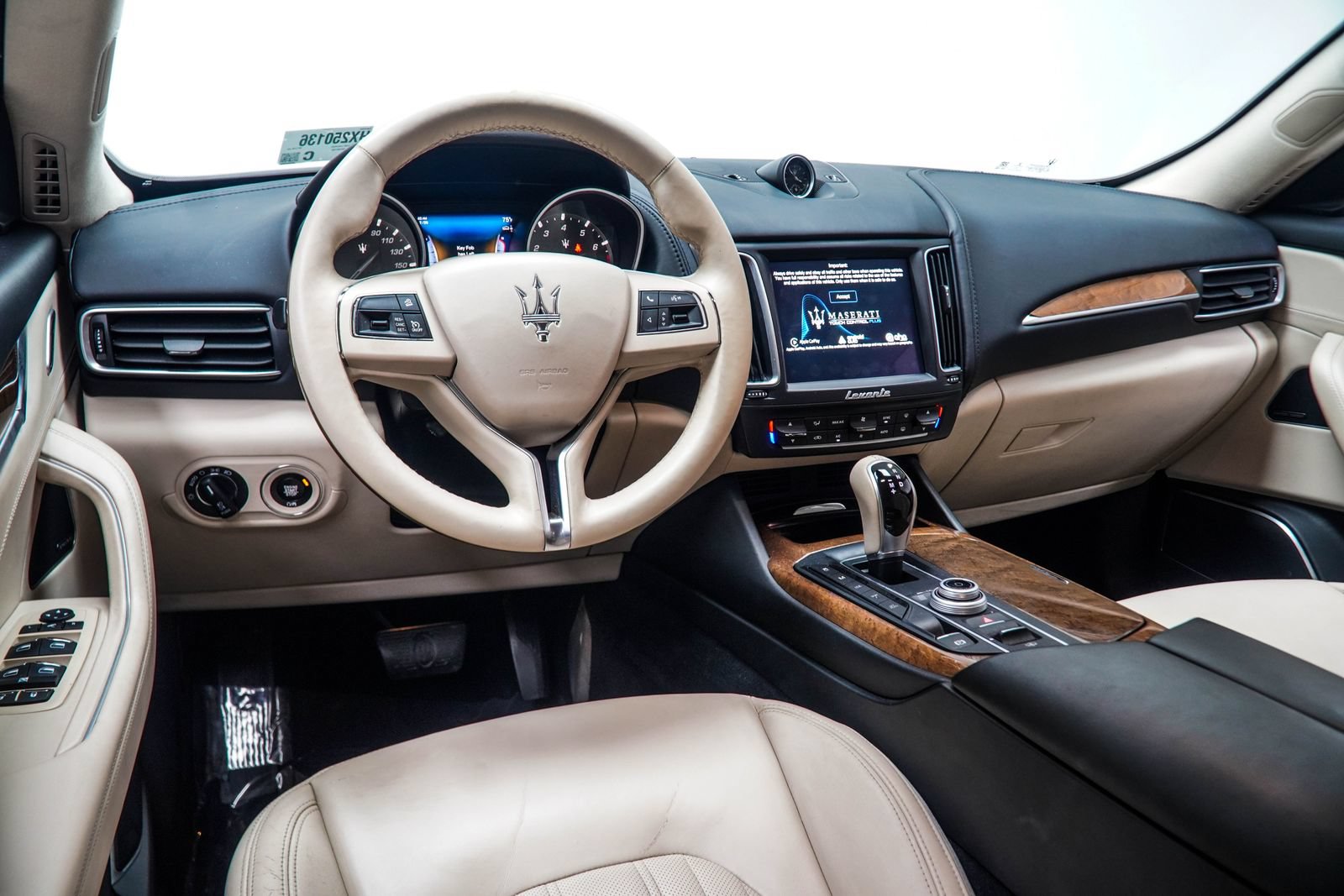 Used 2017 Maserati Levante w/ Luxury Package AWD/4WD image 14