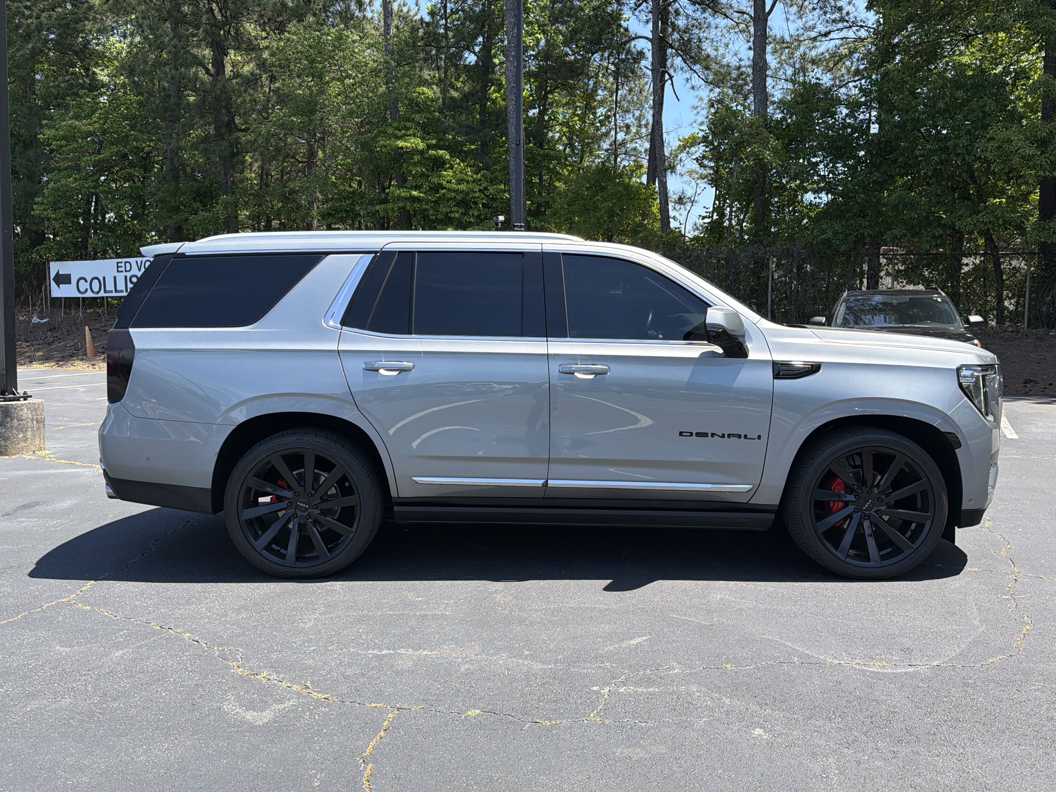 Used 2023 GMC Yukon Denali w/ Denali Reserve Package AWD/4WD image 18