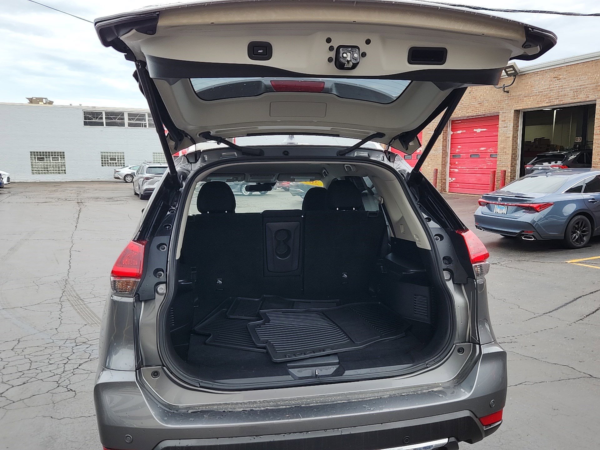 Used 2019 Nissan Rogue SV w/ Premium Package image 22