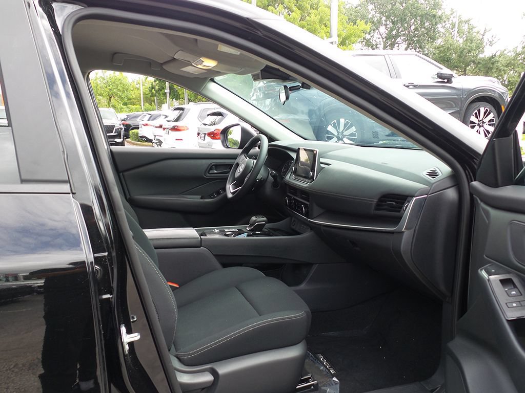 Used 2024 Nissan Rogue S FWD image 25