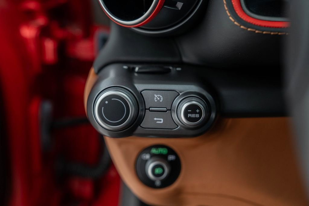 Used 2019 Ferrari 812 Superfast image 29