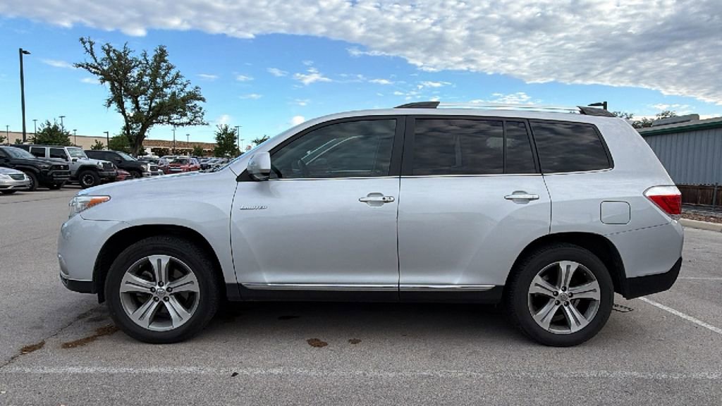 Used 2011 Toyota Highlander Limited w/ Tow Pkg image 4