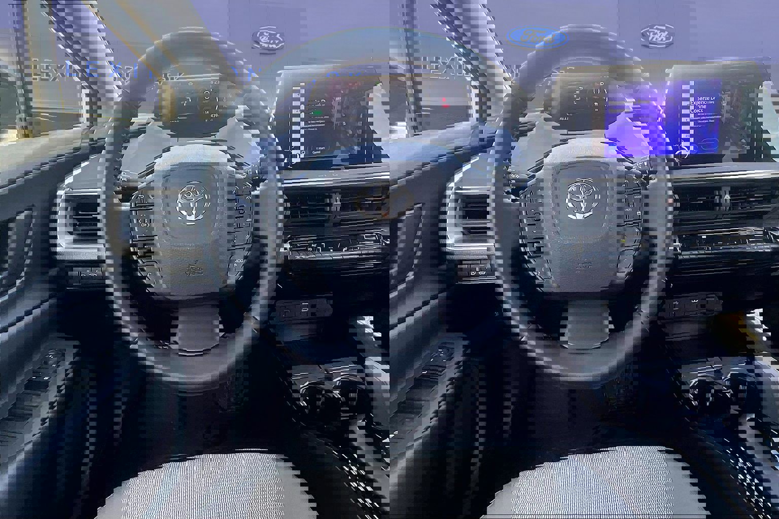 Used 2024 Toyota Prius LE AWD/4WD image 8