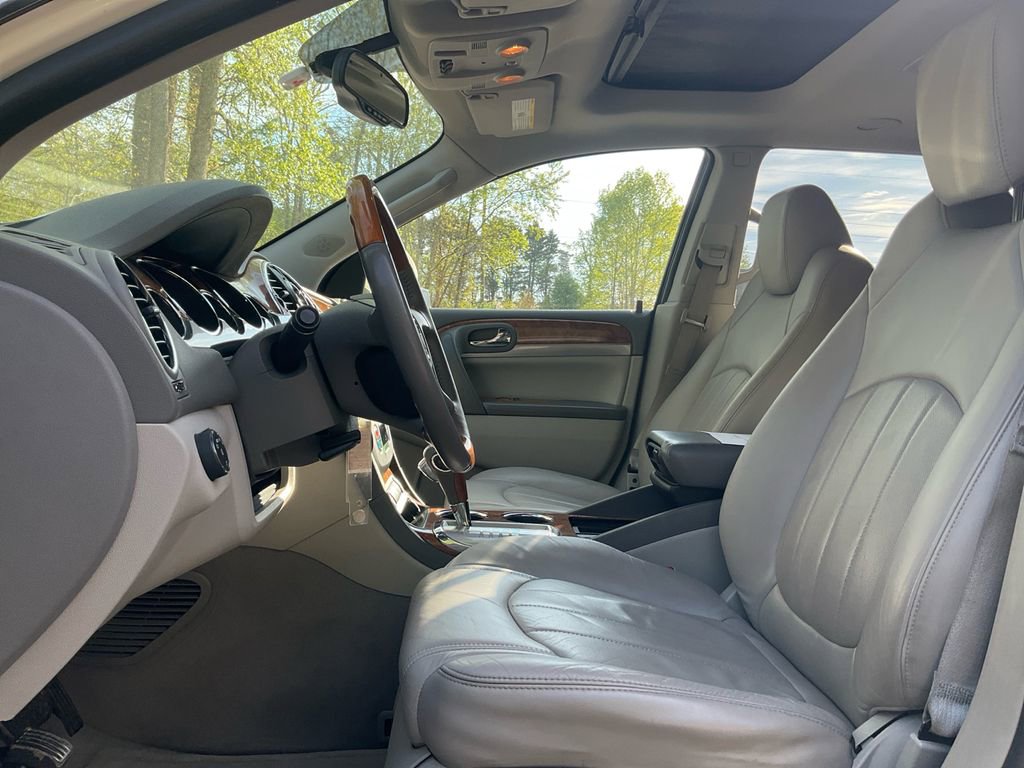 Used 2011 Buick Enclave CXL image 16