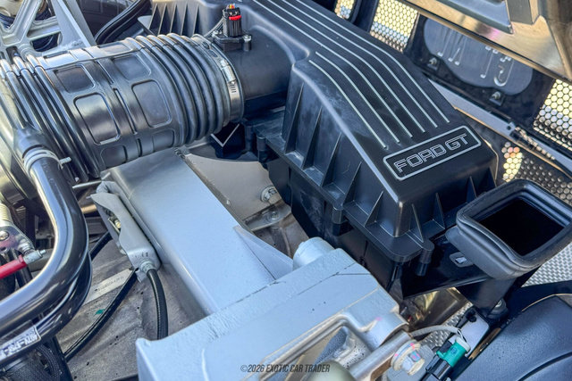 Used 2005 Ford GT RWD image 20