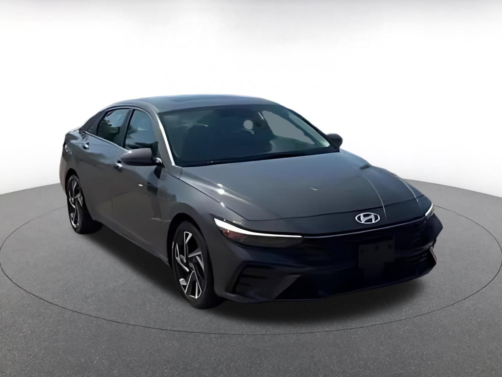 Used 2025 Hyundai Elantra Limited FWD image 15