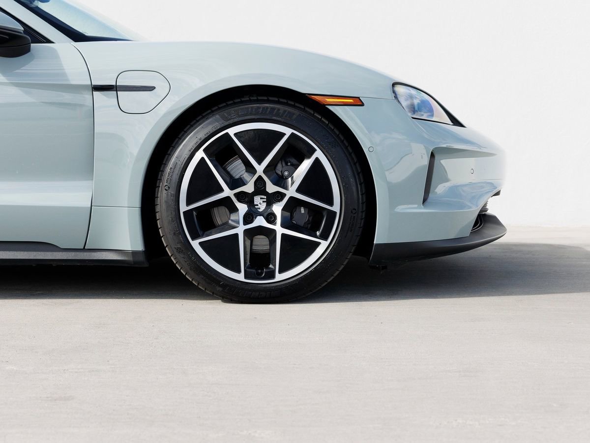 Used 2025 Porsche Taycan image 11