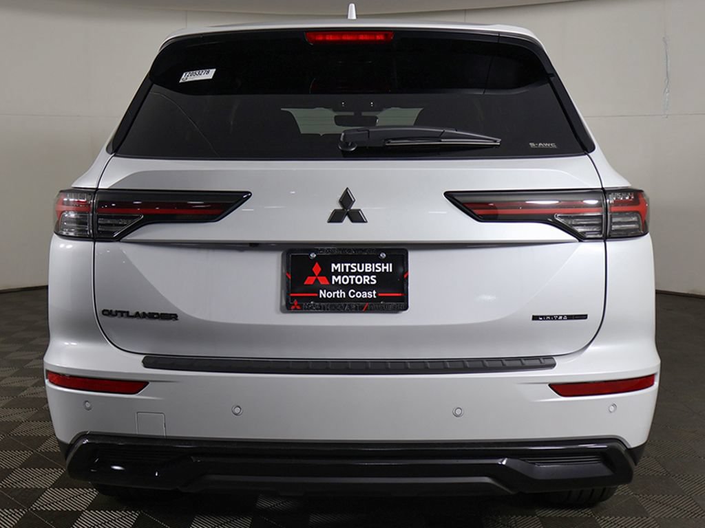 New 2026 Mitsubishi Outlander LE AWD/4WD image 12