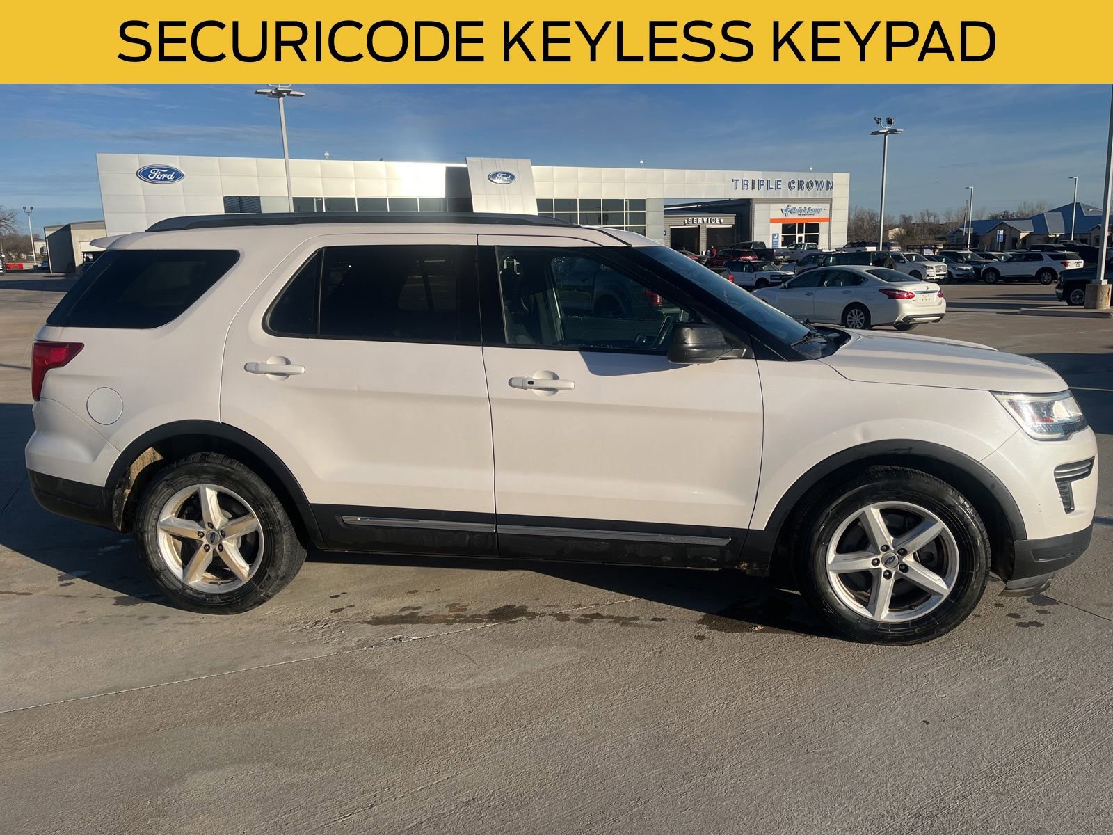 Used 2018 Ford Explorer XLT image 8