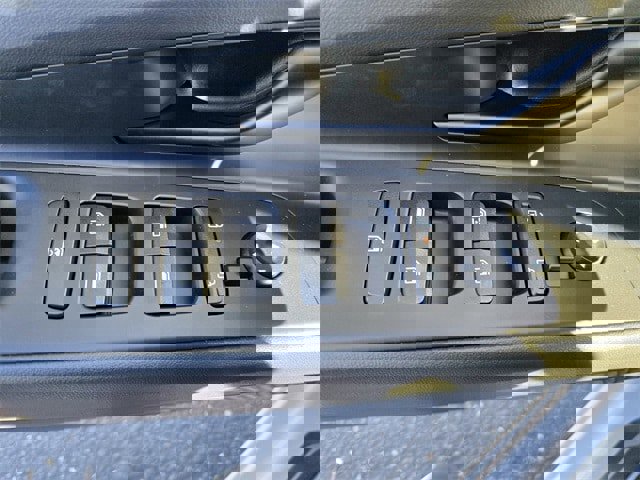 Certified 2025 Hyundai Elantra Sport image 25