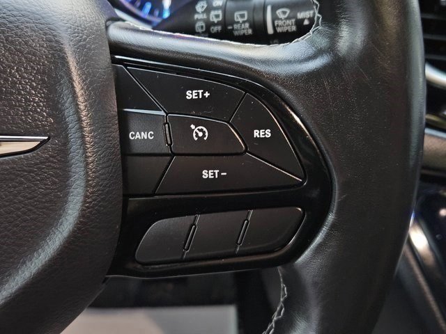 Used 2020 Chrysler Pacifica Touring-L w/ S Appearance Package image 16