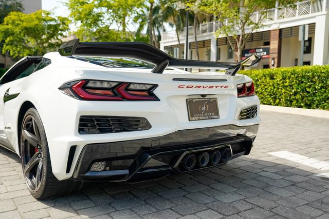 Used 2024 Chevrolet Corvette Z06 w/ Z07 Performance Package RWD image 51