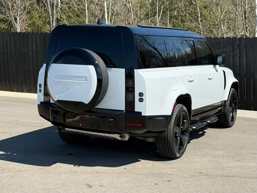 New 2026 Land Rover Defender 130 X-Dynamic SE image 5