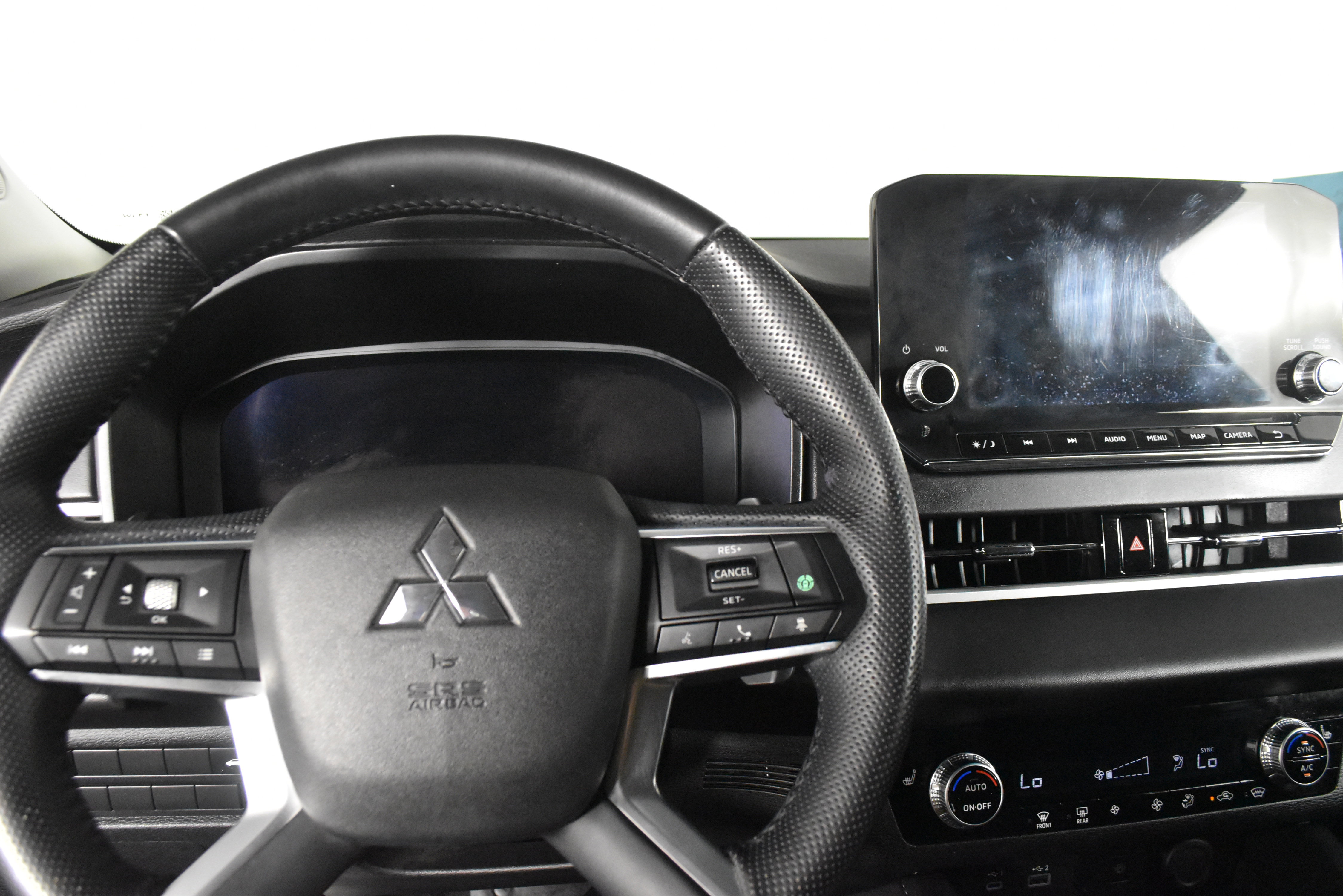 Used 2024 Mitsubishi Outlander SE image 16