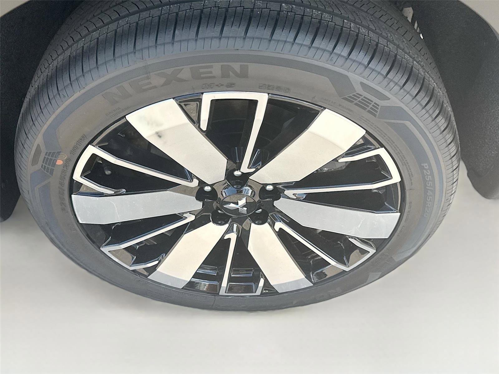 New 2025 Mitsubishi Outlander SE image 32