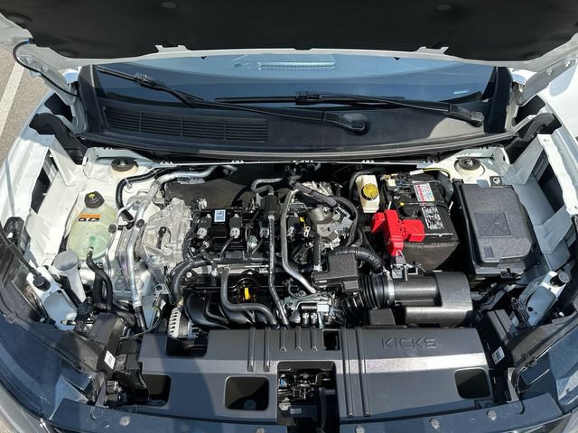Used 2025 Nissan Kicks SV AWD/4WD image 7