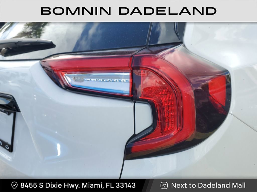 Used 2023 GMC Terrain SLE w/ Driver Convenience Package image 9