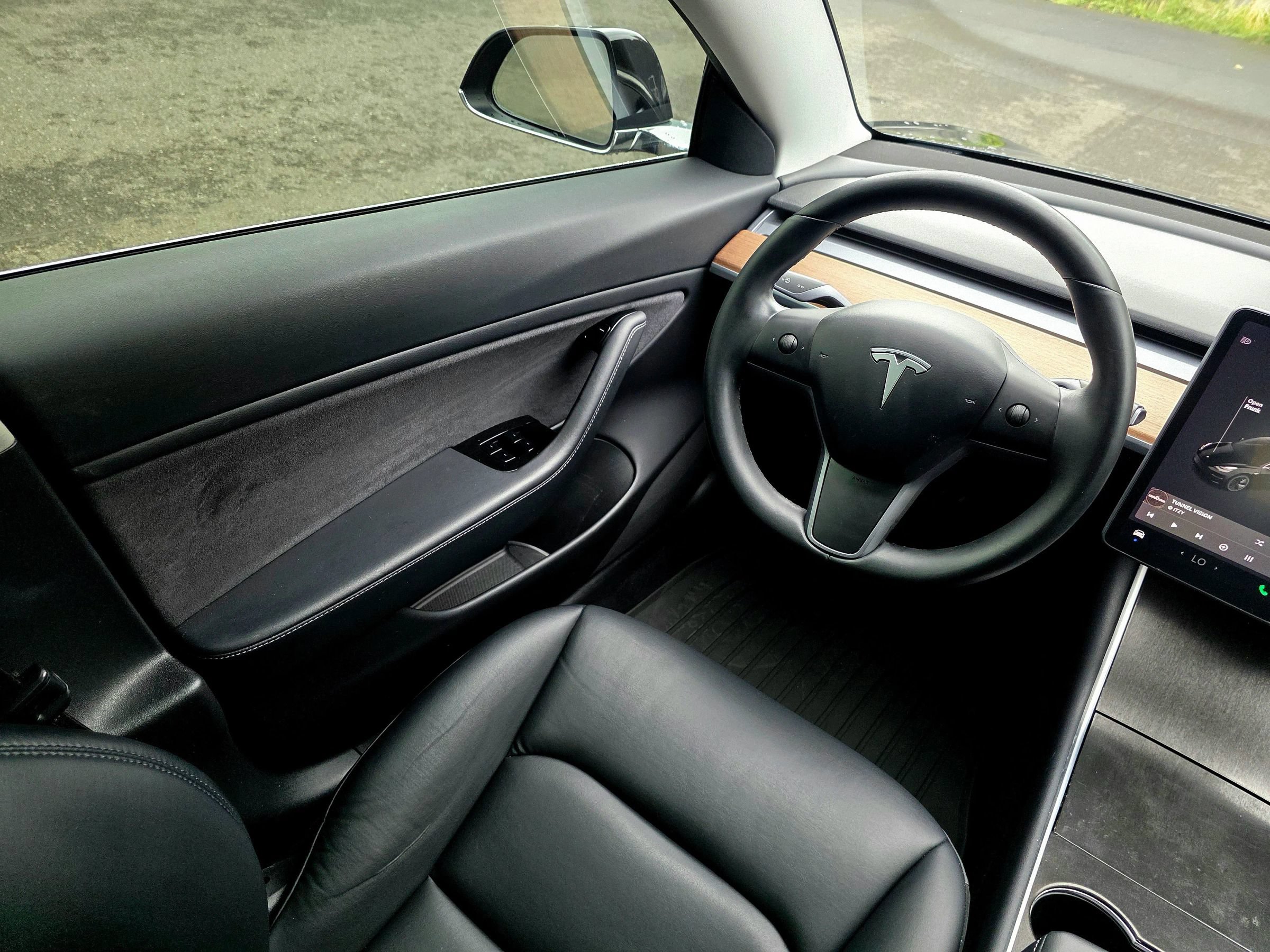 Used 2018 Tesla Model 3 Long Range AWD/4WD image 28