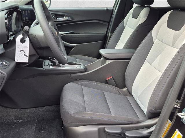 New 2026 Chevrolet Trax LS w/ LS Convenience Package FWD image 4