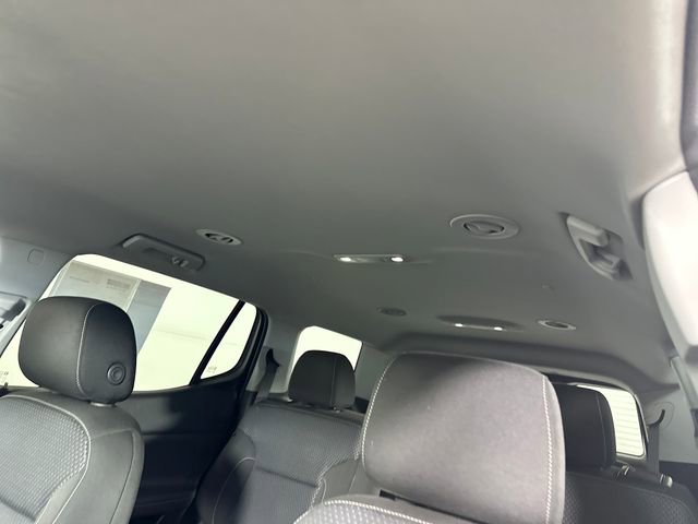 Used 2023 GMC Acadia SLE image 12