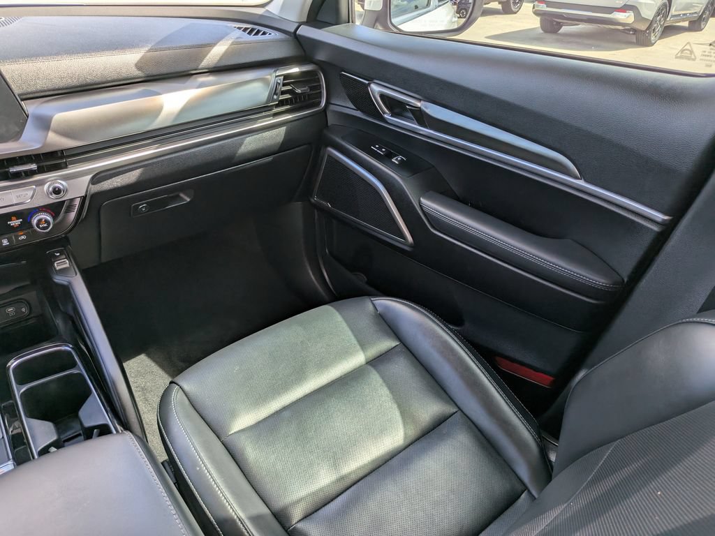 Certified 2024 Kia Telluride S FWD image 17