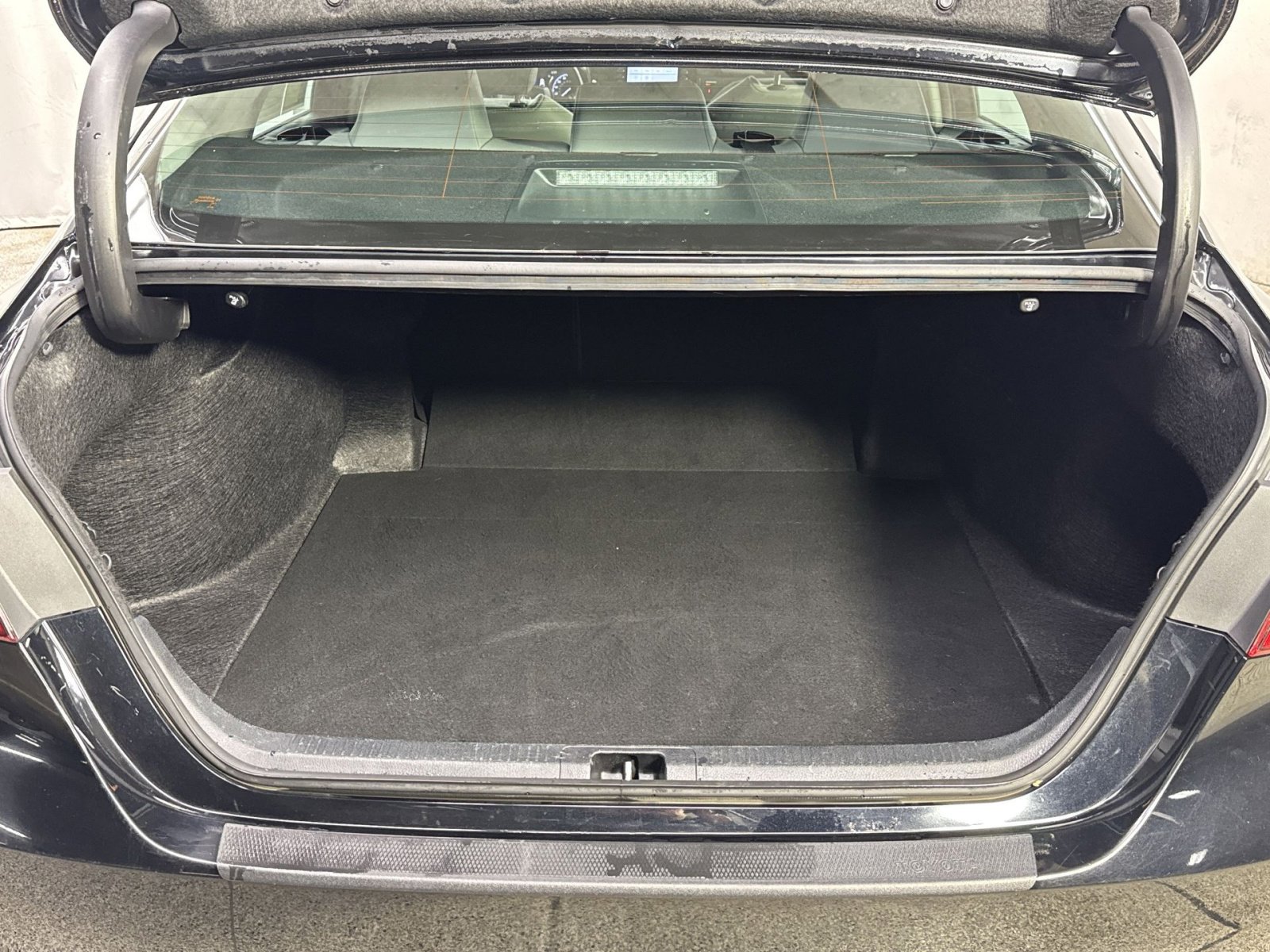 Used 2023 Toyota Camry SE image 29