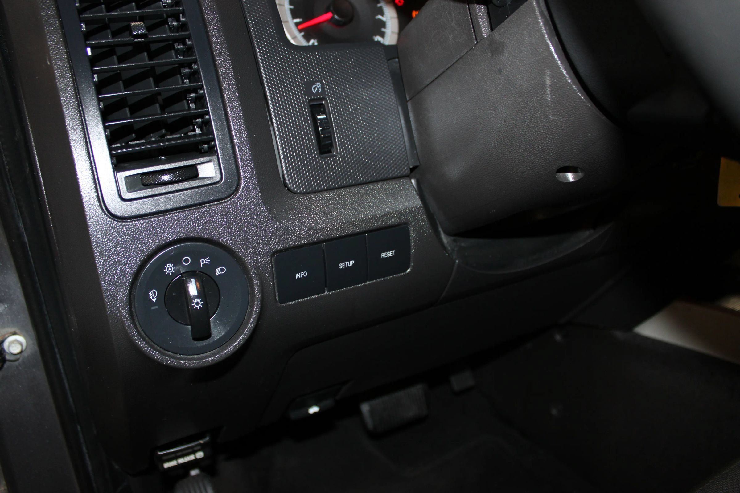 Used 2010 Ford Escape XLT FWD image 19