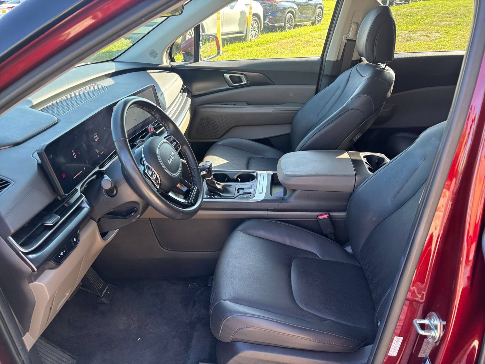 Used 2026 Kia Carnival FWD image 28