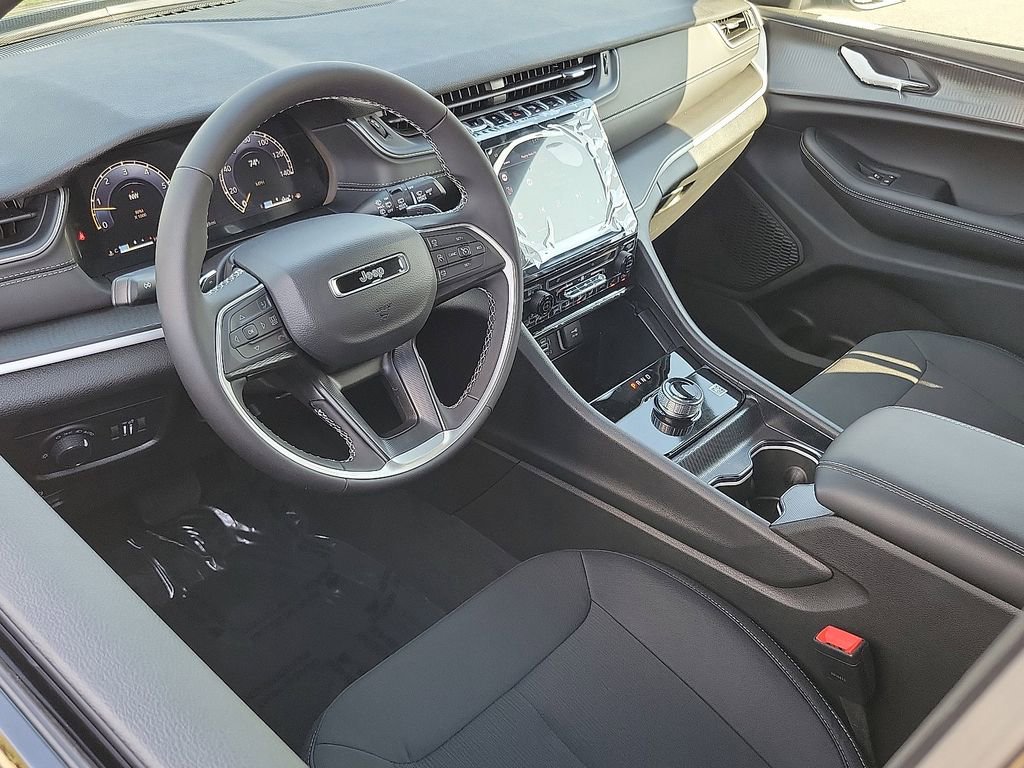 New 2025 Jeep Grand Cherokee Laredo X image 3