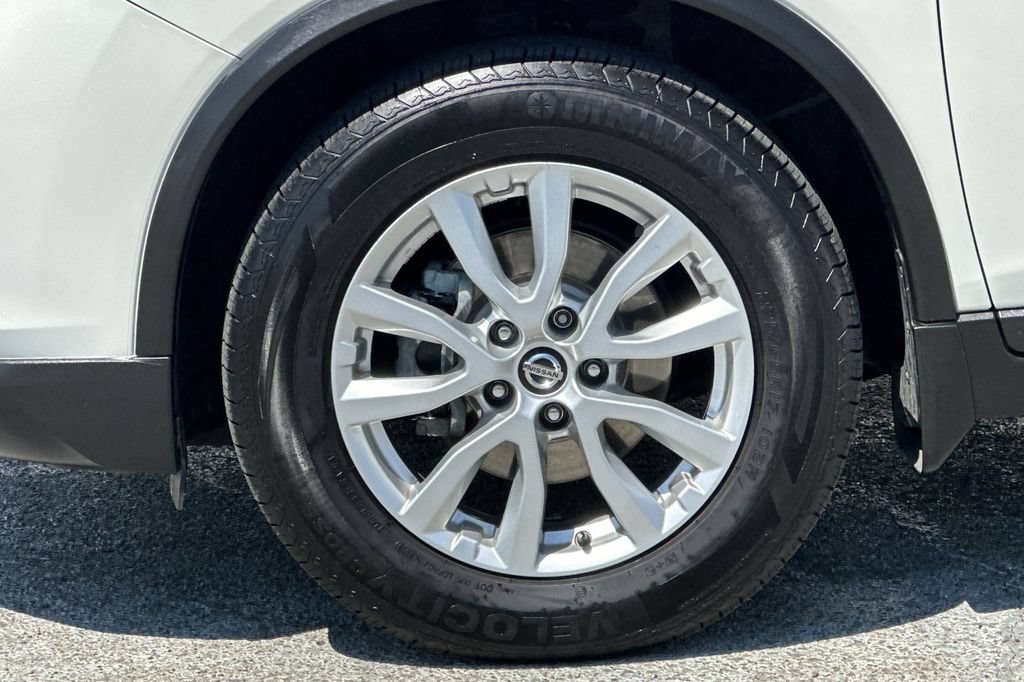 Used 2020 Nissan Rogue SV FWD image 25