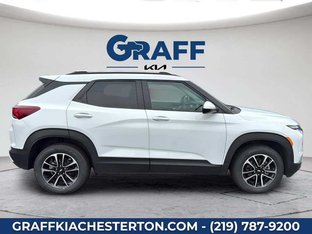 Used 2025 Chevrolet TrailBlazer LT AWD/4WD image 9