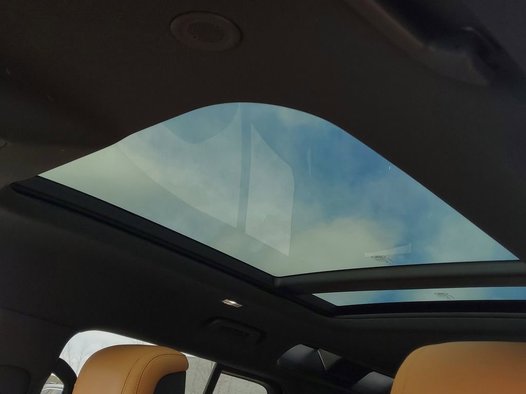 Used 2023 Land Rover Defender 110 V8 image 10