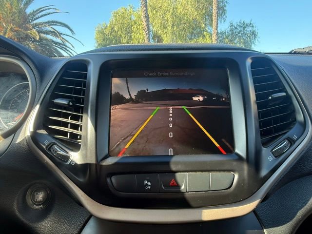 Used 2015 Jeep Cherokee Limited w/ Luxury Group image 23