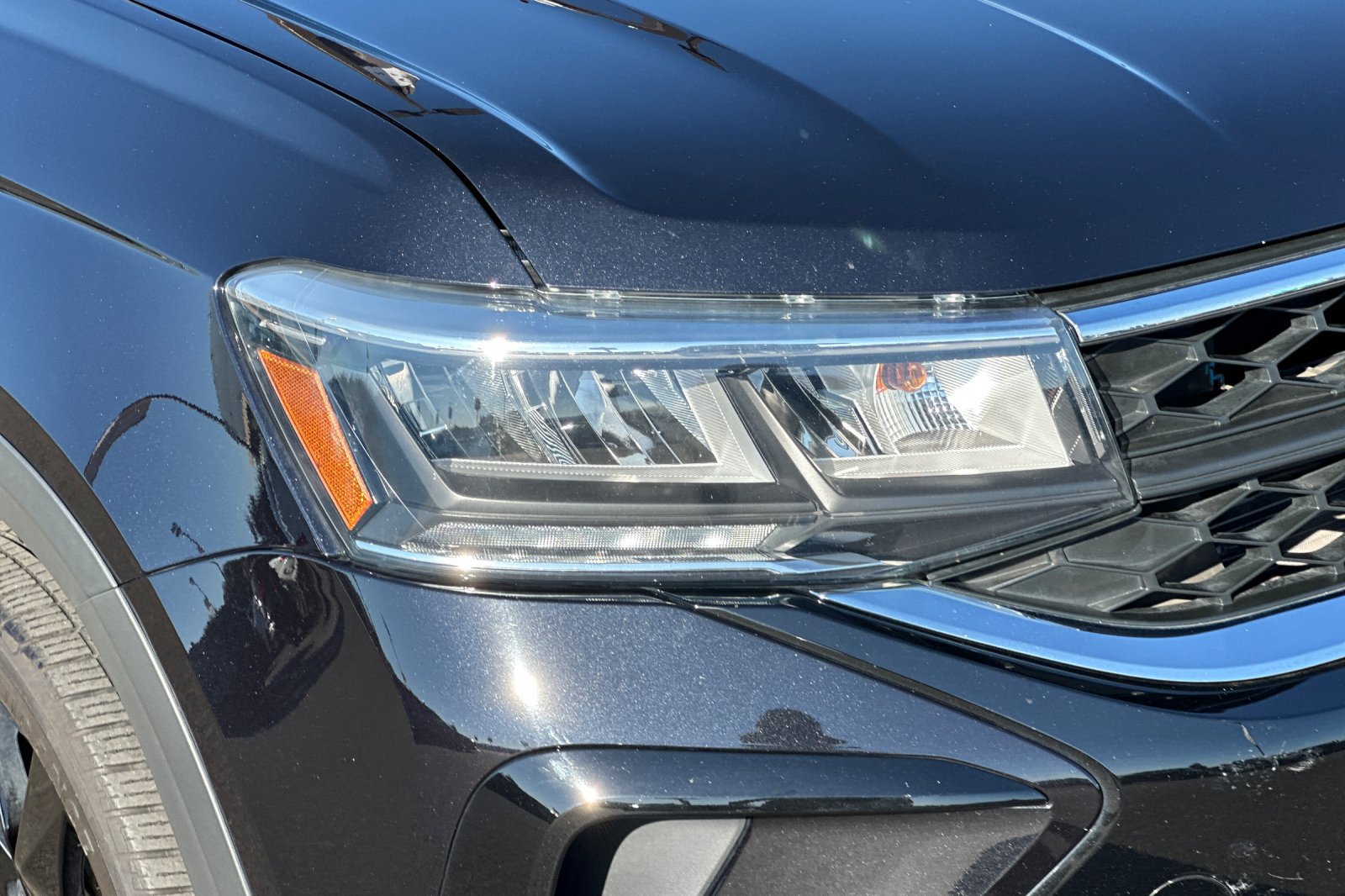 Used 2023 Volkswagen Taos SE w/ Panoramic Sunroof Package FWD image 44