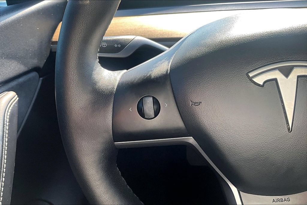 Used 2021 Tesla Model Y Long Range AWD/4WD image 18