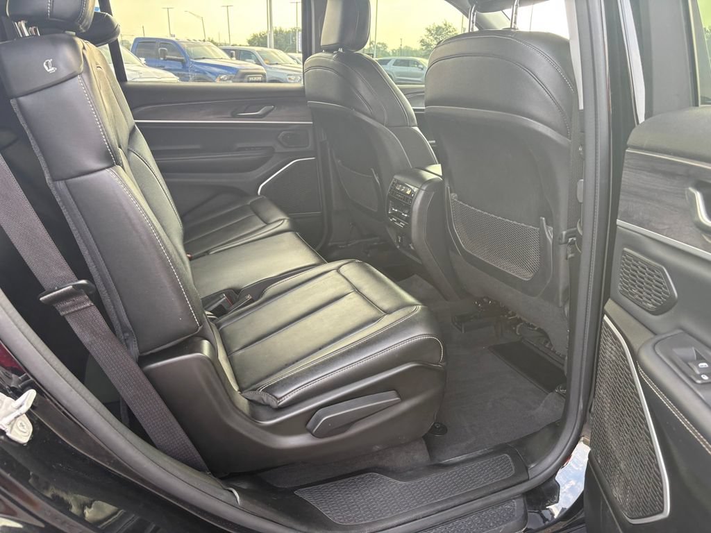 Used 2022 Jeep Grand Cherokee L Limited AWD/4WD image 12