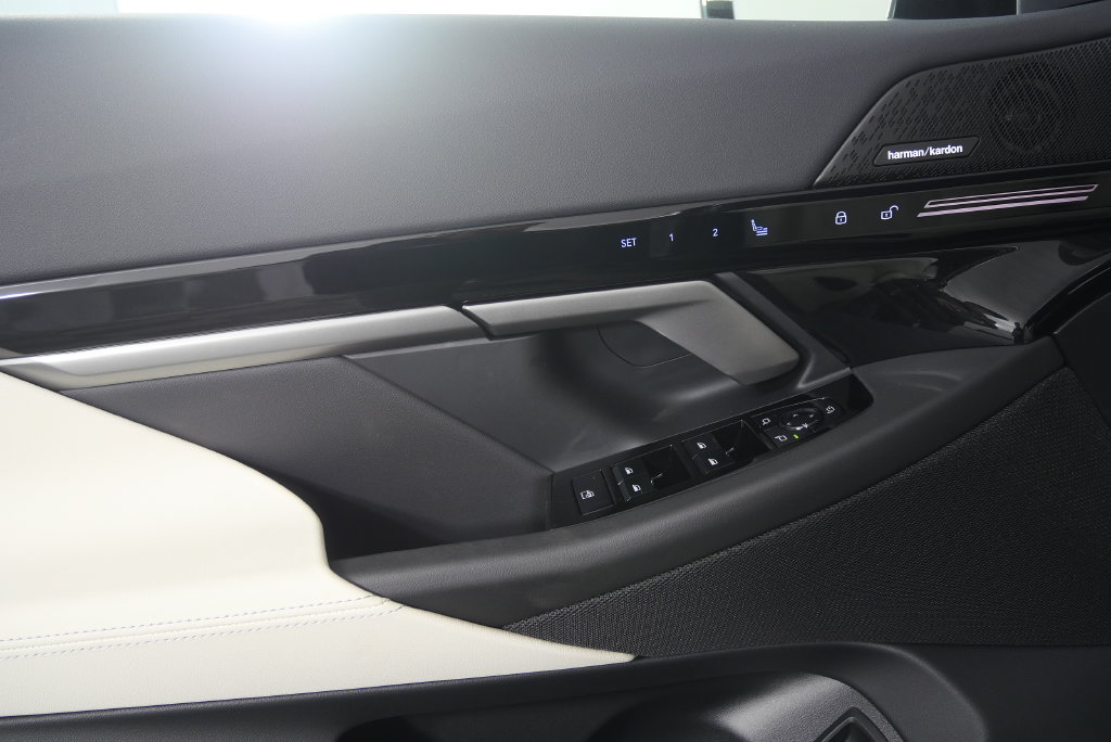 Used 2026 BMW 530i RWD image 9