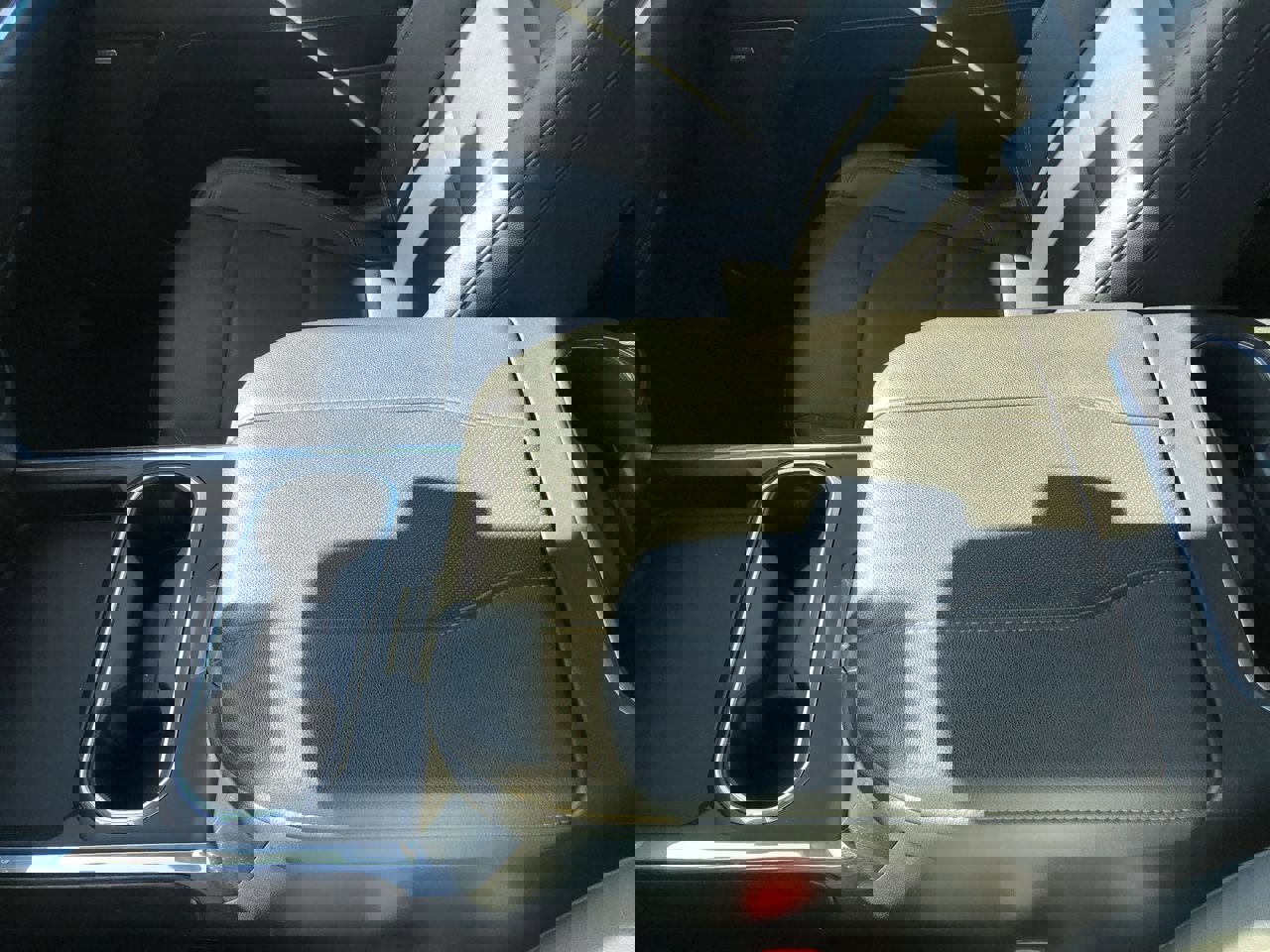 Used 2024 GMC Sierra 2500 SLT w/ SLT Convenience Package image 17