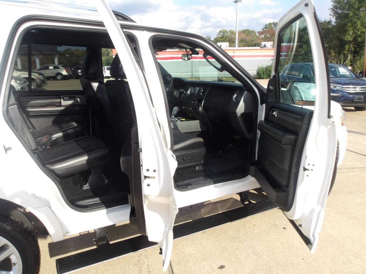 Used 2017 Ford Expedition Platinum RWD image 6
